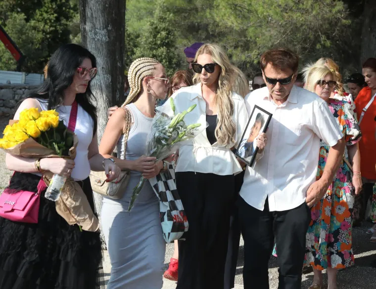 Posljednji ispraćaj Ivice Karabatića: Ava u suzama ispratila voljenog tatu