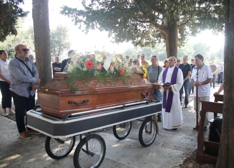 Posljednji ispraćaj Ivice Karabatića: Ava u suzama ispratila voljenog tatu