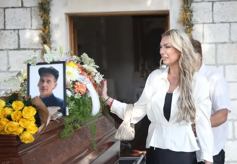 Posljednji ispraćaj Ivice Karabatića: Ava u suzama ispratila voljenog tatu
