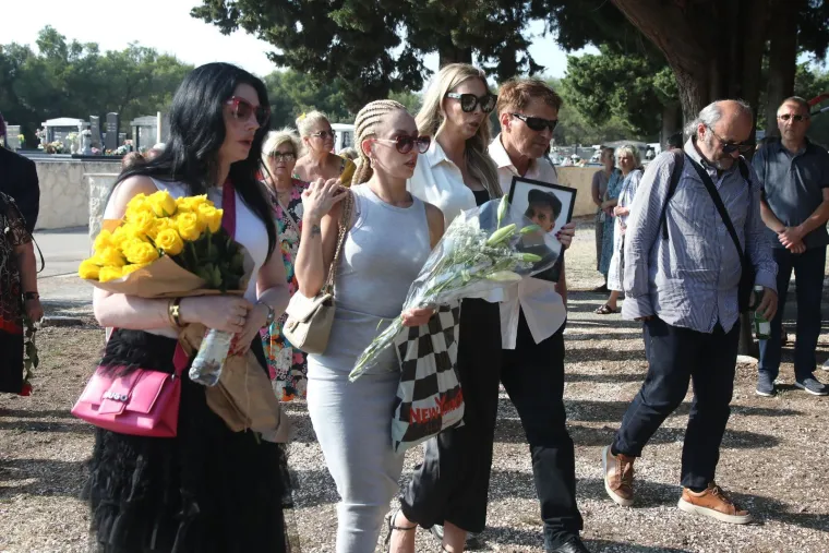 Posljednji ispraćaj Ivice Karabatića: Ava u suzama ispratila voljenog tatu