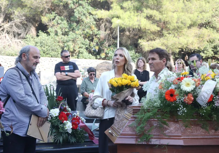 Posljednji ispraćaj Ivice Karabatića: Ava u suzama ispratila voljenog tatu