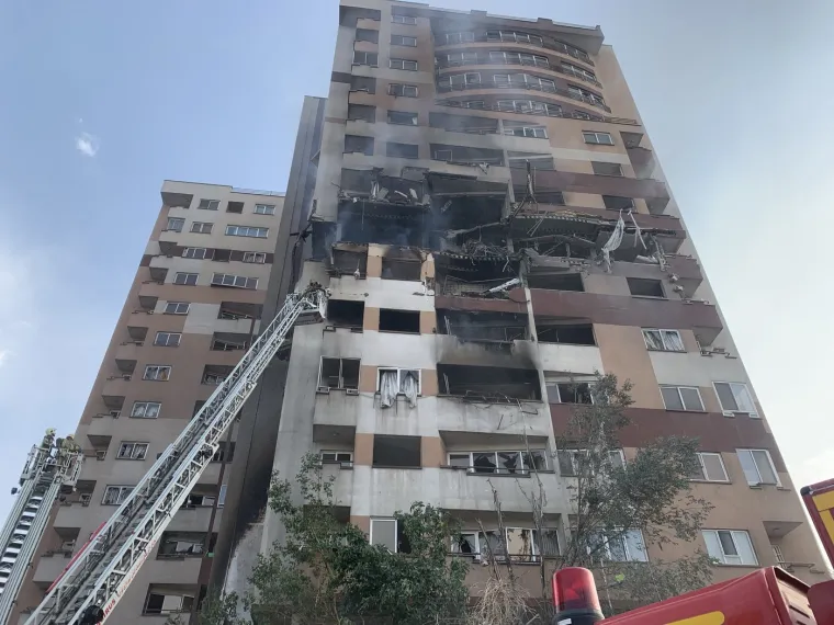 Prve fotografije užasa nakon izraelskog napada: Ljudi izbezumljeno stoje ispred ruševnih domova