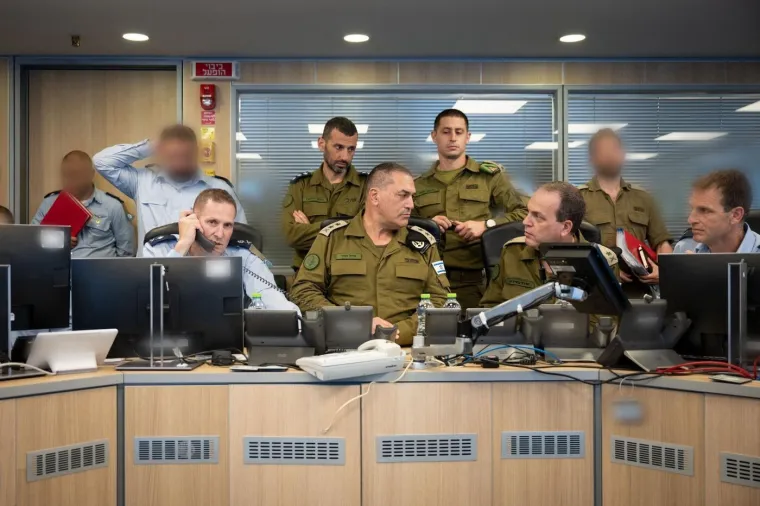 Prve fotografije užasa: Ljudi izbezumljeno stoje ispred ruševnih domova