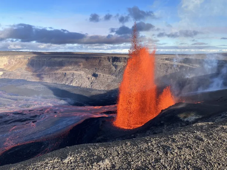Pogledajte kako je izgledala erupcija vulkana Kilauea: Lava je šikljala 305 metara u zrak!