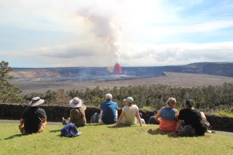 Pogledajte kako je izgledala erupcija vulkana Kilauea: Lava je šikljala 305 metara u zrak!