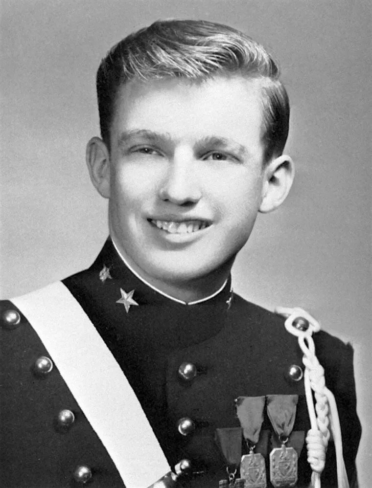 Tijekom svoje mladosti Trump je pokazivao poteškoće u ponašanju pa su ga s  13 godina upisali na Vojnu akademiju u New Yorku.  Kasnije je koristio je pogodnosti s fakulteta kako bi izbjegao novačenje za Vijetnamski rat, a poslije je dobio potvrdu o trajnoj nesposobnosti za vojnu službu zbog “konstantnog trna” u nozi.