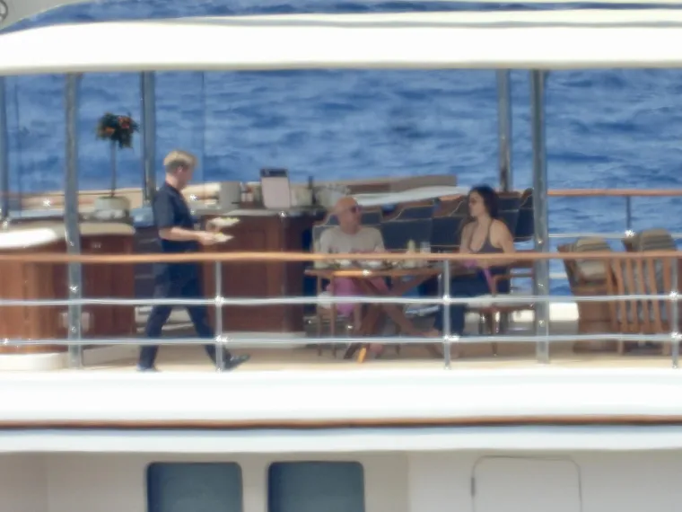 Nove fotografije Jeffa Bezosa i zaručnice Lauren Sanchez na Hvaru: Snimljeni romantični trenutci