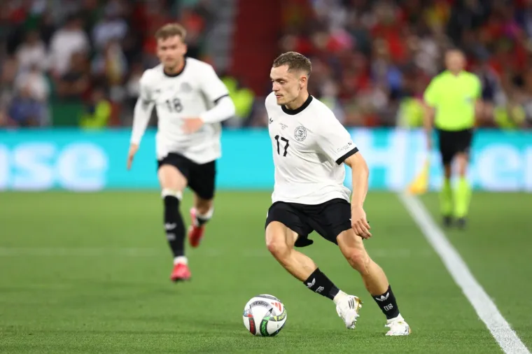 Njezin dečko potpisuje ugovor na 150 milijuna eura, ali ona je prava neočekivana zvijezda