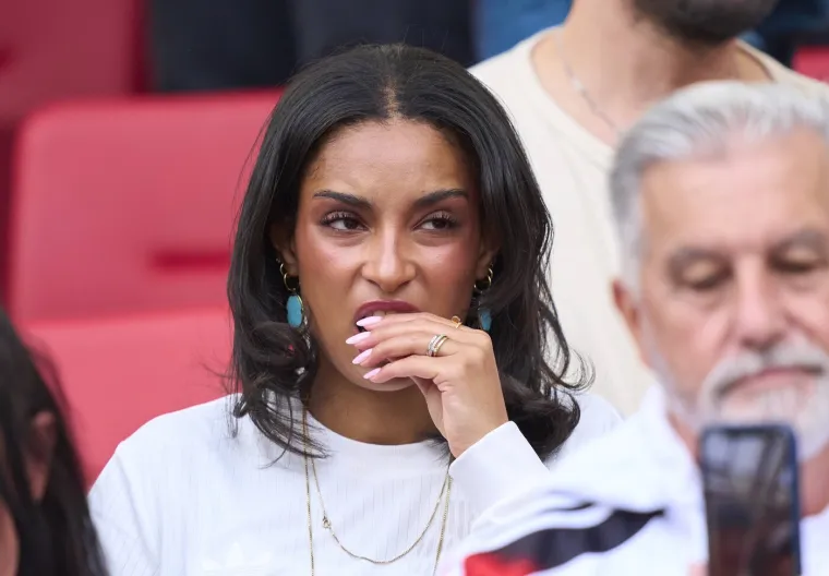 Njezin dečko potpisuje ugovor na 150 milijuna eura, ali ona je prava neočekivana zvijezda