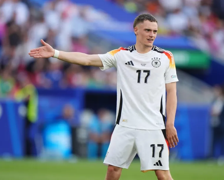 Njezin dečko potpisuje ugovor na 150 milijuna eura, ali ona je prava neočekivana zvijezda