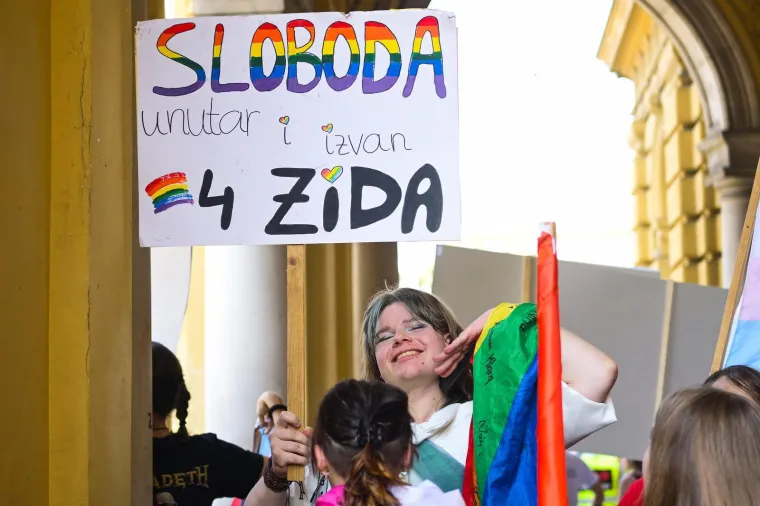 Najglasnija Povorka ponosa dosad! Zagreb nikad nije bio &scaron;areniji: 'Bez podjele na rozo i plavo'