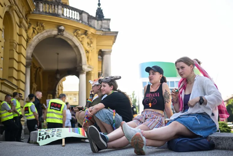 Najglasnija Povorka ponosa dosad! Zagreb nikad nije bio &scaron;areniji: 'Bez podjele na rozo i plavo'