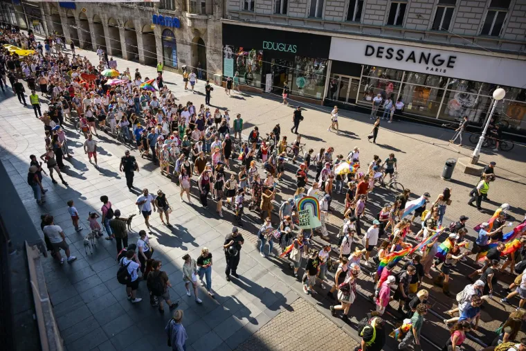 Najglasnija Povorka ponosa dosad! Zagreb nikad nije bio &scaron;areniji: 'Bez podjele na rozo i plavo'