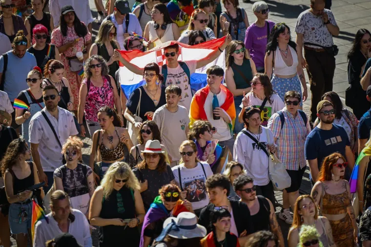 Najglasnija Povorka ponosa dosad! Zagreb nikad nije bio &scaron;areniji: 'Bez podjele na rozo i plavo'