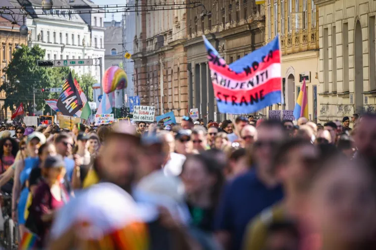 Najglasnija Povorka ponosa dosad! Zagreb nikad nije bio &scaron;areniji: 'Bez podjele na rozo i plavo'