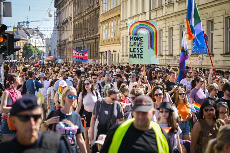 Najglasnija Povorka ponosa dosad! Zagreb nikad nije bio &scaron;areniji: 'Bez podjele na rozo i plavo'