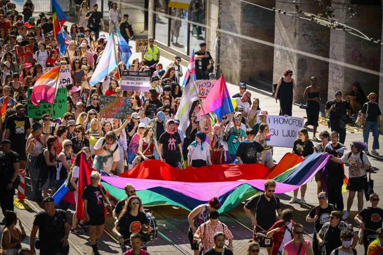 Najglasnija Povorka ponosa dosad! Zagreb nikad nije bio &scaron;areniji: 'Bez podjele na rozo i plavo'