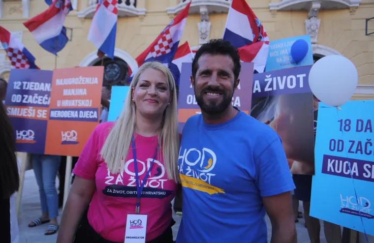 Dok su se u Zagrebu vijorile dugine boje, Splitom se hodalo za život: Pogledajte atmosferu