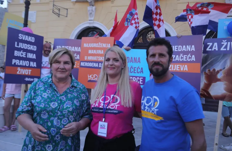 Dok su se u Zagrebu vijorile dugine boje, Splitom se hodalo za život: Pogledajte atmosferu