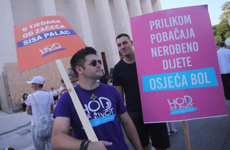 Dok su se u Zagrebu vijorile dugine boje, Splitom se hodalo za život: Pogledajte atmosferu
