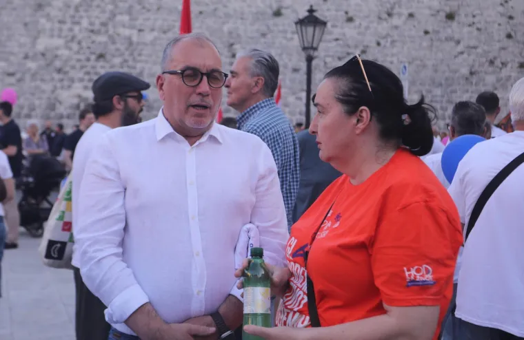 Dok su se u Zagrebu vijorile dugine boje, Splitom se hodalo za život: Pogledajte atmosferu