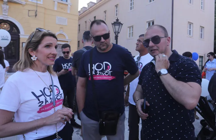 Dok su se u Zagrebu vijorile dugine boje, Splitom se hodalo za život: Pogledajte atmosferu