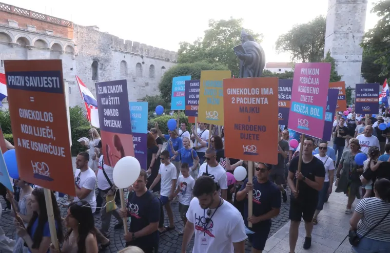 Dok su se u Zagrebu vijorile dugine boje, Splitom se hodalo za život: Pogledajte atmosferu