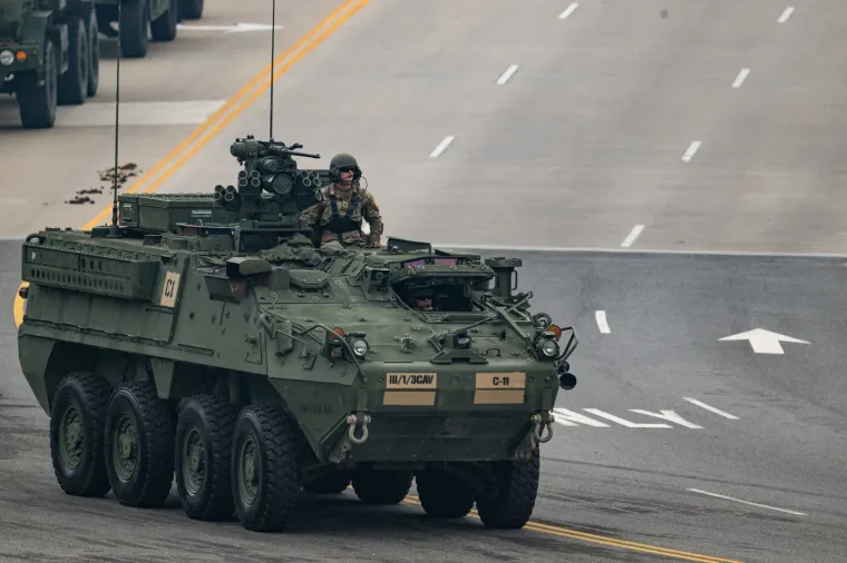 Zasjenjena valom nasilja i prosvjedima: Pogledajte kakvom paradom se Trump počastio za rođendan