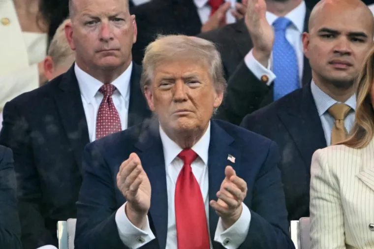 Zasjenjena valom nasilja i prosvjedima: Pogledajte kakvom paradom se Trump počastio za rođendan