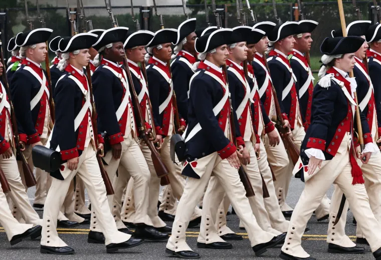 Zasjenjena valom nasilja i prosvjedima: Pogledajte kakvom paradom se Trump počastio za rođendan