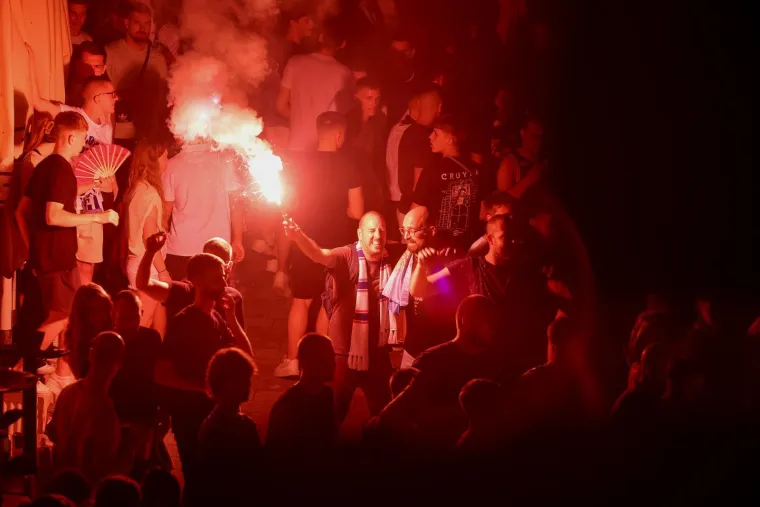 Ludnica u Zadru na dočeku prvaka: Gorio je Narodni trg, a nećete vjerovati gdje su se majstori popeli