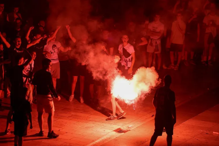 Ludnica u Zadru na dočeku prvaka: Gorio je Narodni trg, a nećete vjerovati gdje su se majstori popeli