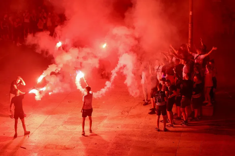 Ludnica u Zadru na dočeku prvaka: Gorio je Narodni trg, a nećete vjerovati gdje su se majstori popeli