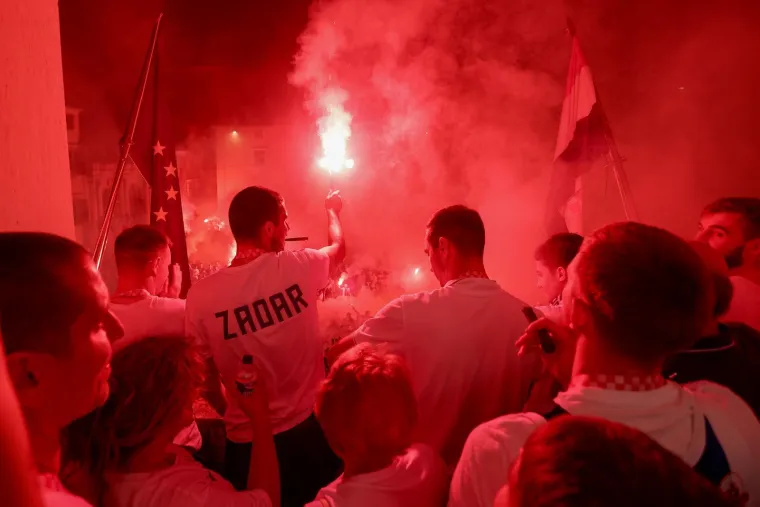 Ludnica u Zadru na dočeku prvaka: Gorio je Narodni trg, a nećete vjerovati gdje su se majstori popeli
