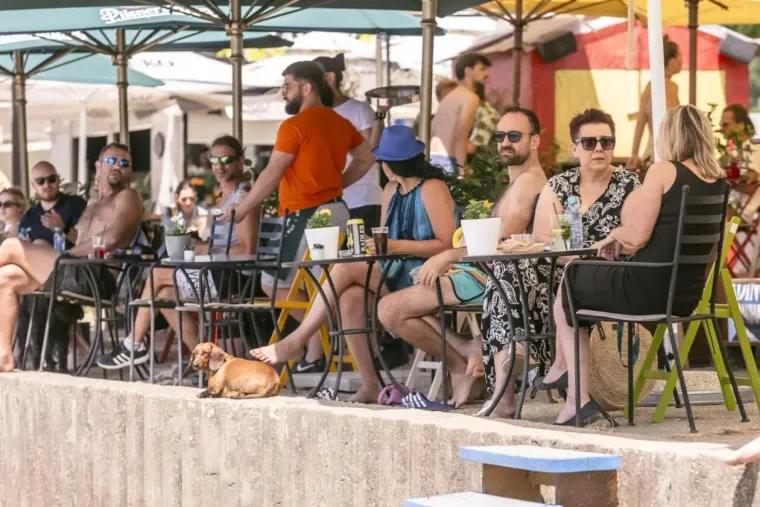 Kavica, kupanac, šetnjice! Osječka špica prava je uživancija: Pogledajte kako guštaju u gradu na Dravi