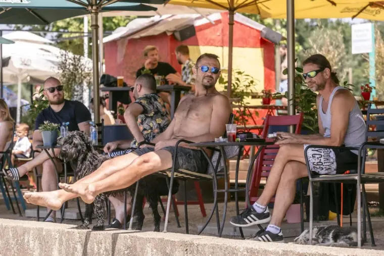 Kavica, kupanac, šetnjice! Osječka špica prava je uživancija: Pogledajte kako guštaju u gradu na Dravi