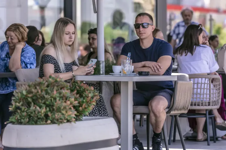 Kavica, kupanac, &scaron;etnjice! Osječka &scaron;pica prava je uživancija: Pogledajte kako gu&scaron;taju u gradu na Dravi