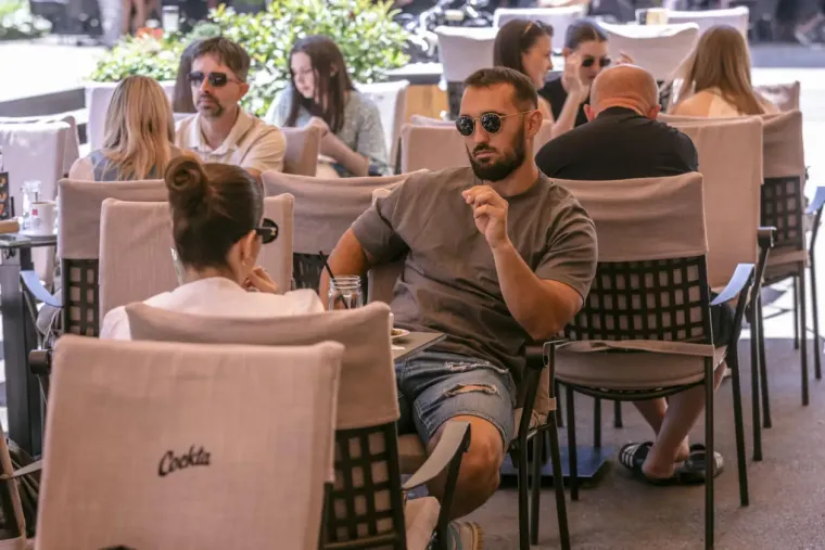 Kavica, kupanac, &scaron;etnjice! Osječka &scaron;pica prava je uživancija: Pogledajte kako gu&scaron;taju u gradu na Dravi