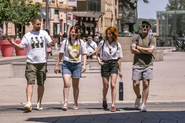 Kavica, kupanac, &scaron;etnjice! Osječka &scaron;pica prava je uživancija: Pogledajte kako gu&scaron;taju u gradu na Dravi