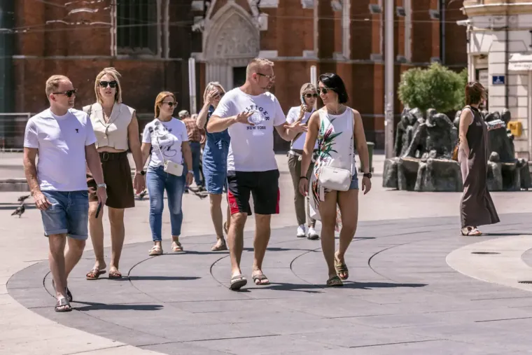 Kavica, kupanac, &scaron;etnjice! Osječka &scaron;pica prava je uživancija: Pogledajte kako gu&scaron;taju u gradu na Dravi