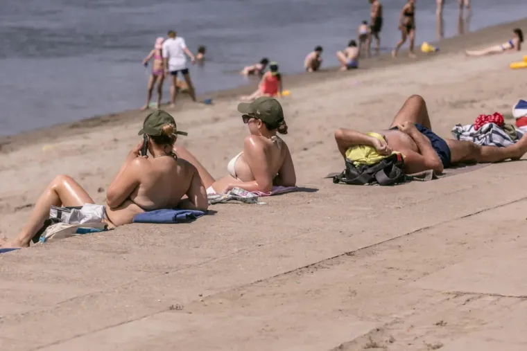 Kavica, kupanac, &scaron;etnjice! Osječka &scaron;pica prava je uživancija: Pogledajte kako gu&scaron;taju u gradu na Dravi