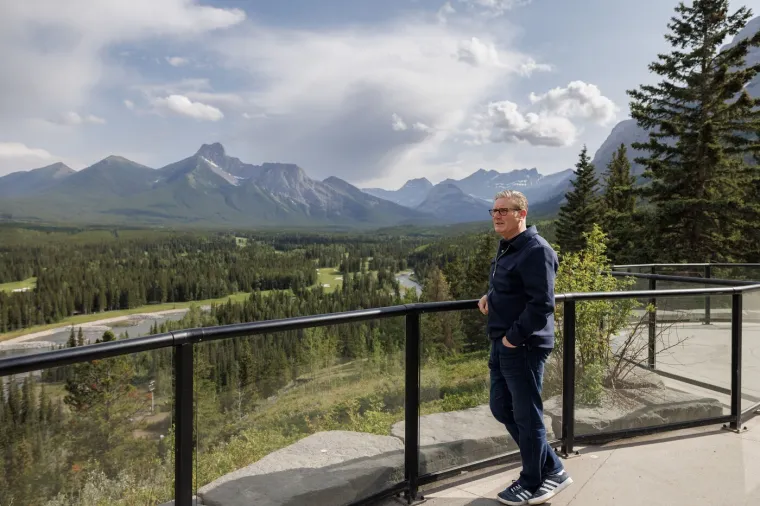 Macron naučio lekciju? Pogledajte kako je sada iza&scaron;ao iz aviona i tko ga je dočekao