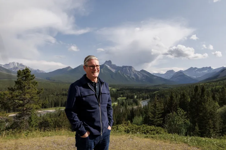 Macron naučio lekciju? Pogledajte kako je sada iza&scaron;ao iz aviona i tko ga je dočekao