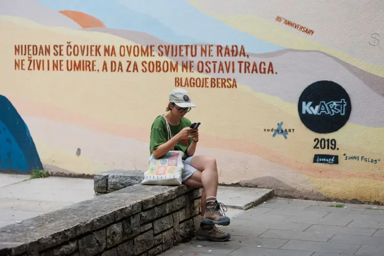 Kratke haljine, kupaći kostimi i hlačice: Zadranke se razgolile i prošetale špicom