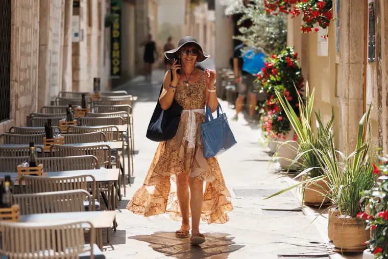 Kratke haljine, kupaći kostimi i hlačice: Zadranke se razgolile i pro&scaron;etale &scaron;picom