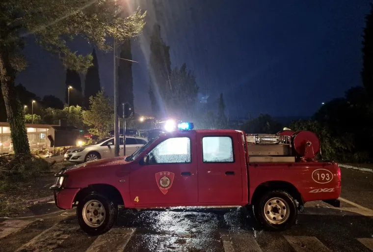 Nevrijeme protutnjalo dijelom Hrvatske: Pogledajte nevjerojatne prizore iščupanih stabala