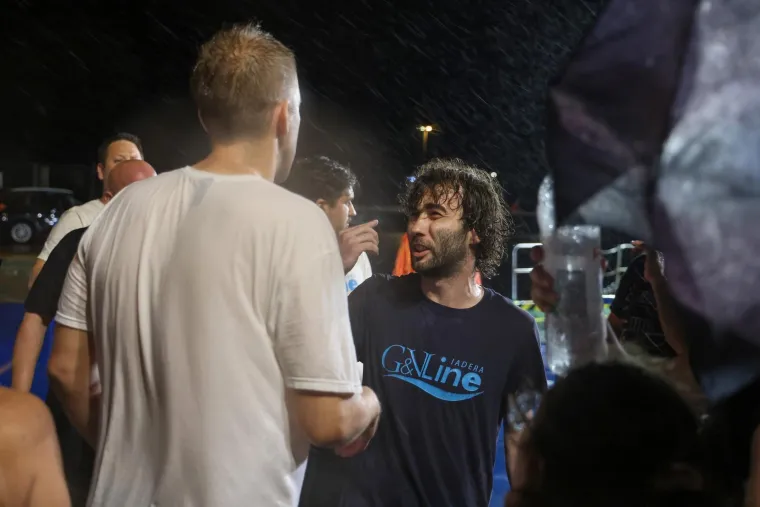 Pogledajte olakšanje na licima putnika spašenih s tonulog broda kraj Zadra
