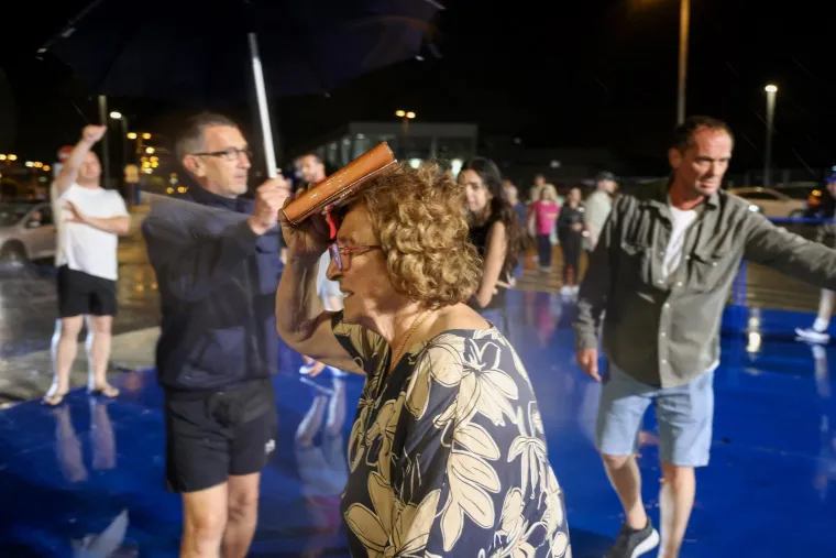 Pogledajte olakšanje na licima putnika spašenih s tonućeg broda kraj Zadra