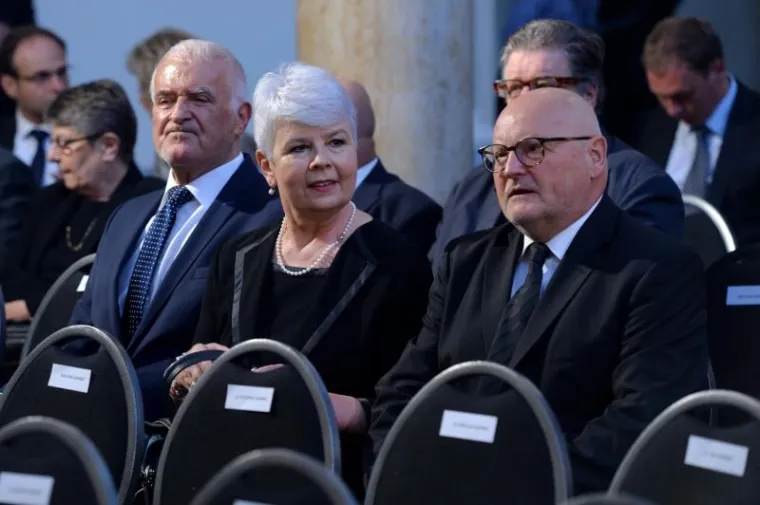 U mladosti bio fatalni zavodnik, smirio se s doktoricom znanosti: Biv&scaron;i premijer danas puni 76 godina