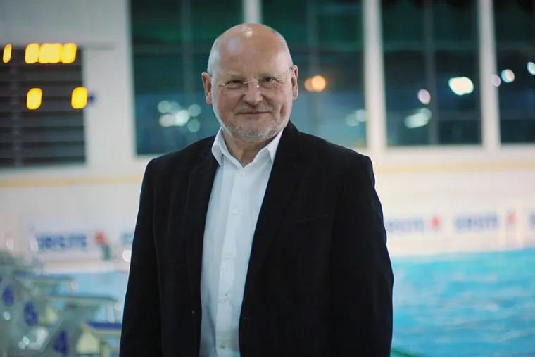 U mladosti bio fatalni zavodnik, smirio se s doktoricom znanosti: Biv&scaron;i premijer danas puni 76 godina